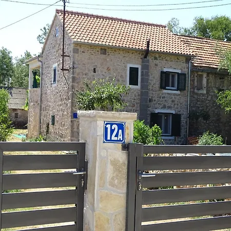 Kostela